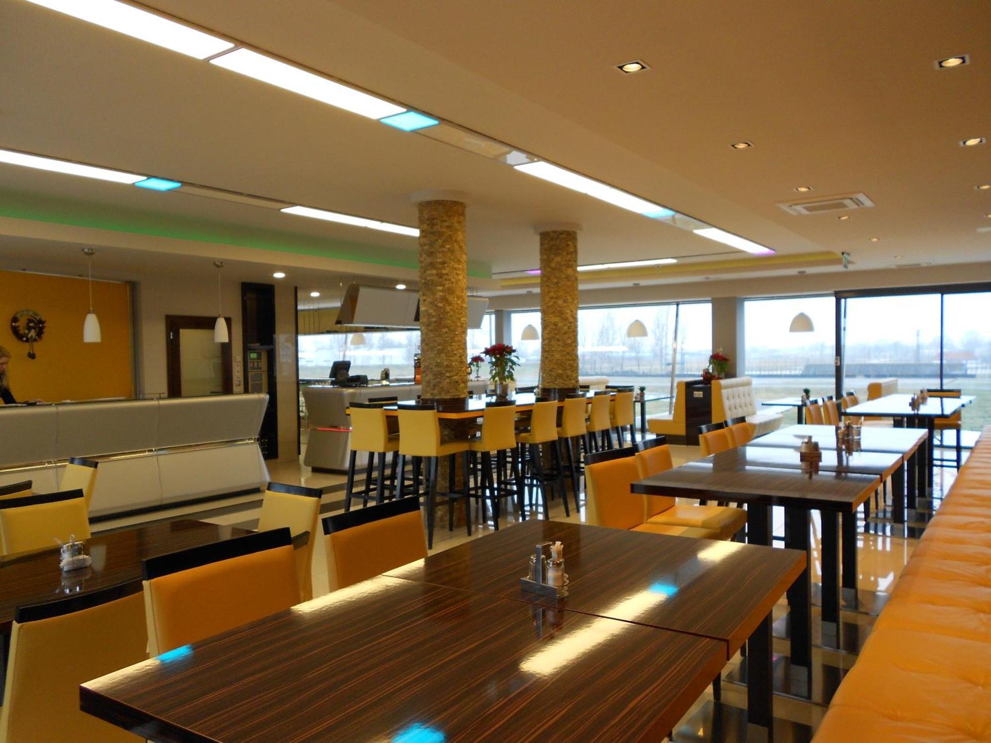 Gokart Hotel แก็ชแกเมต ภายนอก รูปภาพ
